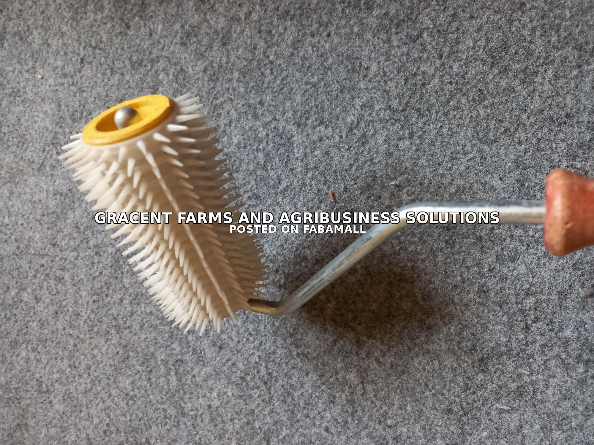 Honeycomb uncapping roller — 2