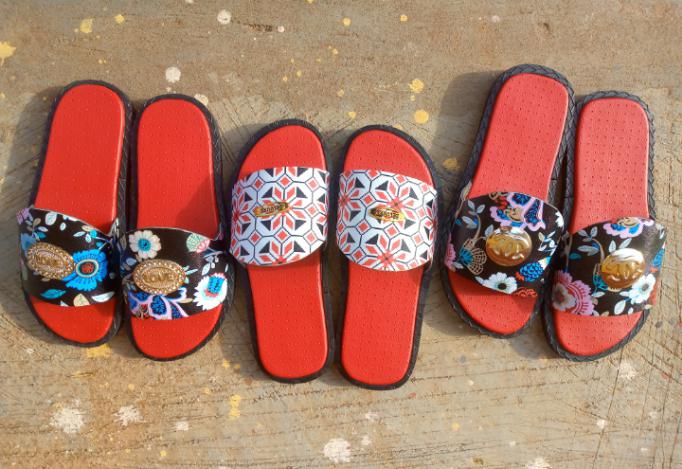 Ladies slippers-Drobo image