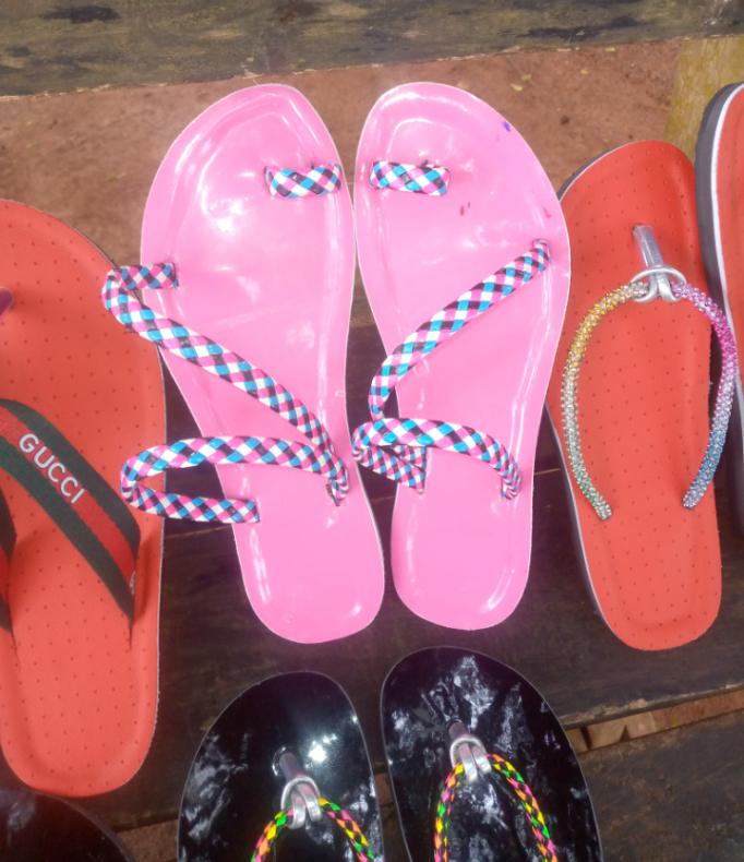 Ladies slippers Drobo image