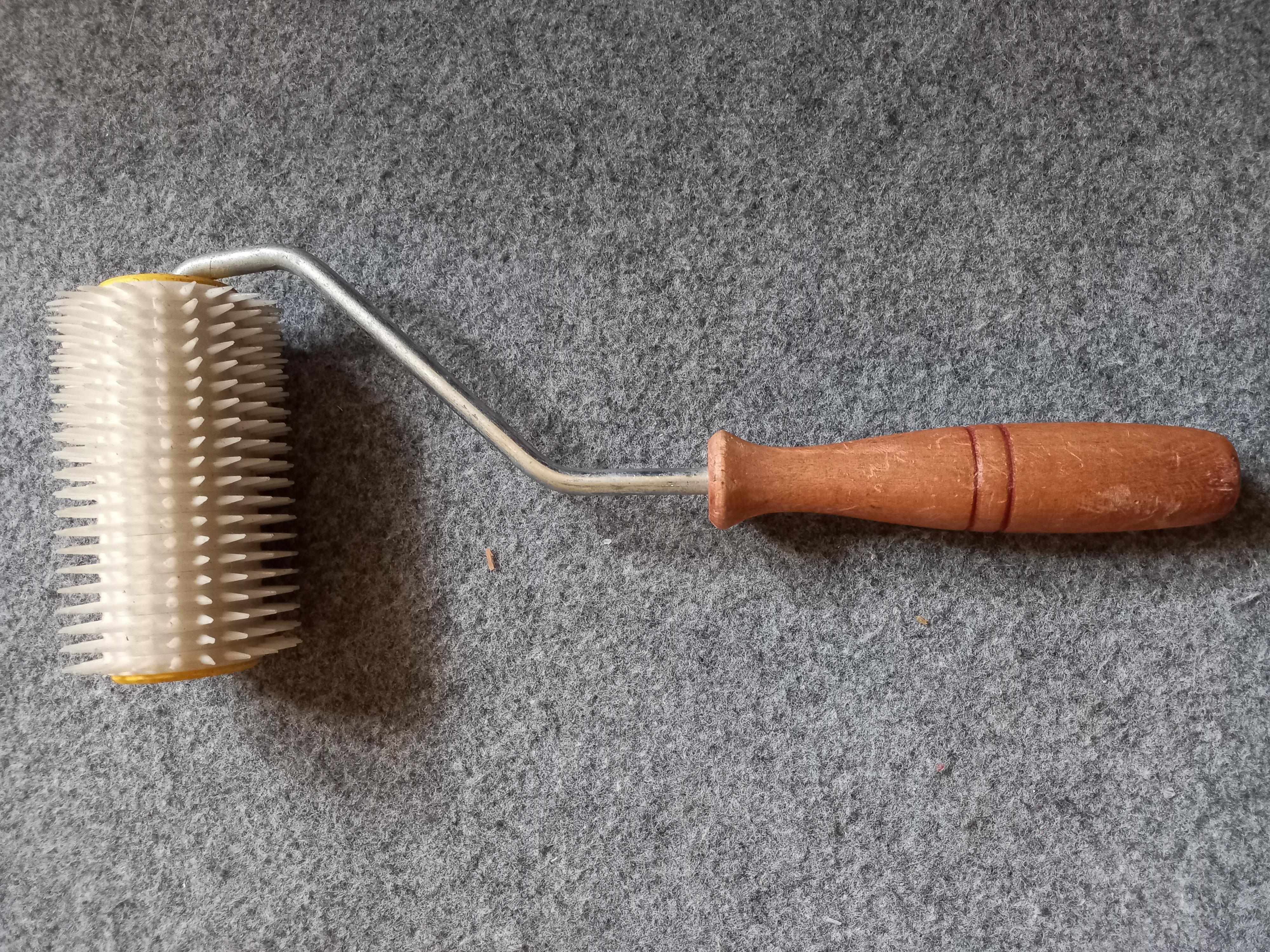 Honeycomb uncapping roller