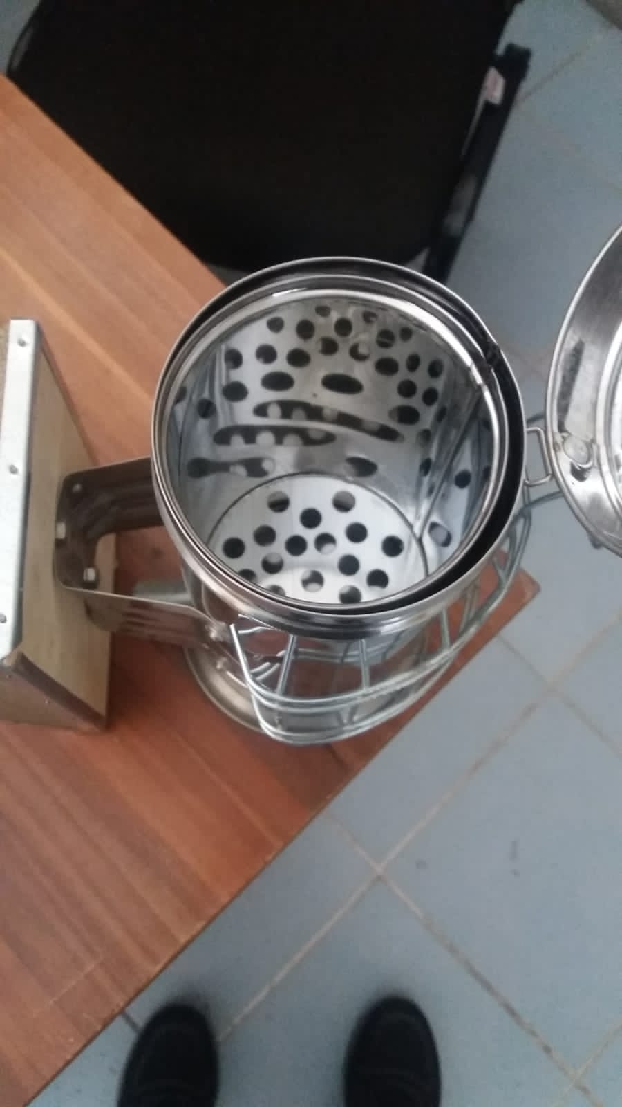 Removeable bucket super Mesh-shielded smoker image