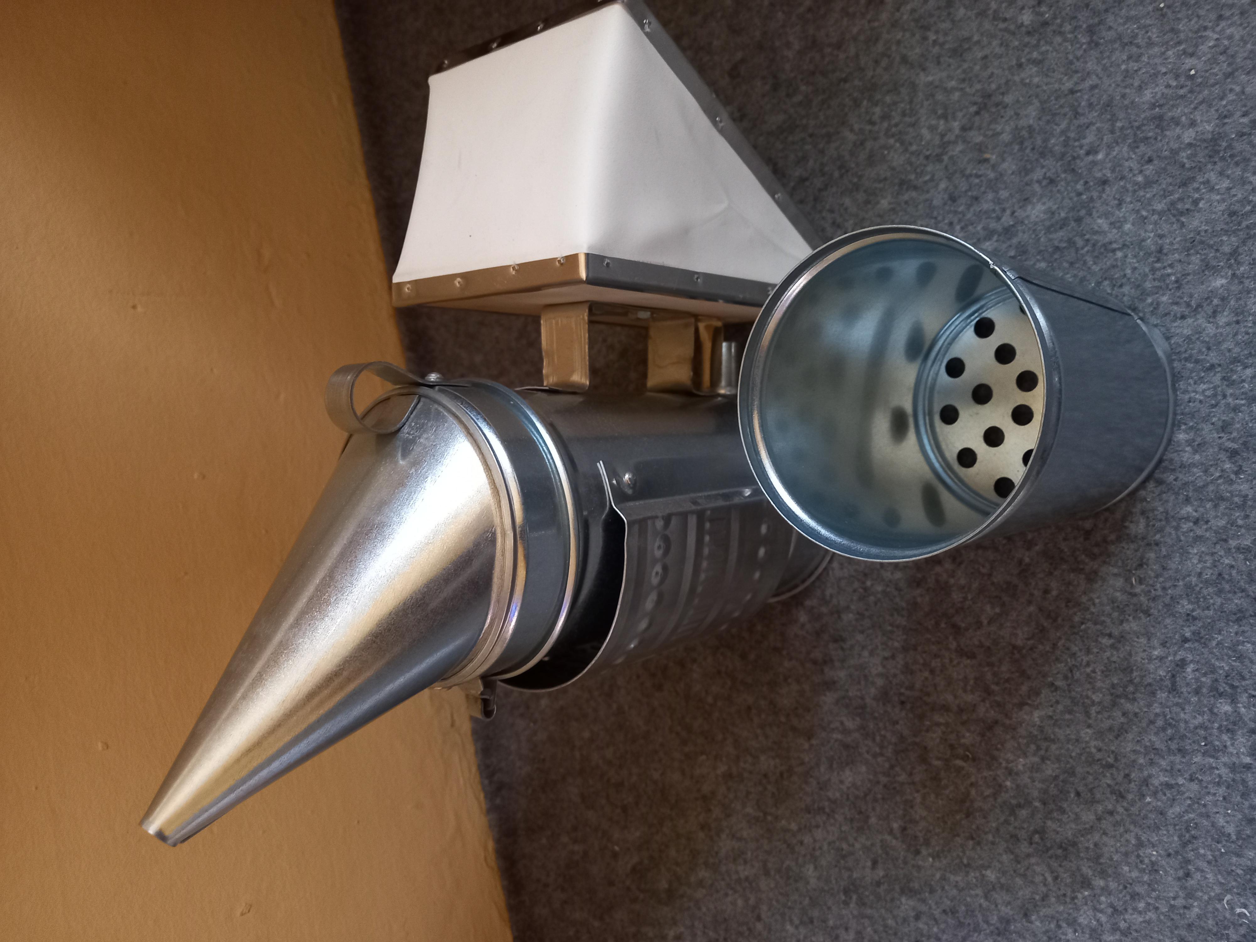 Removable bucket galvanised smoker