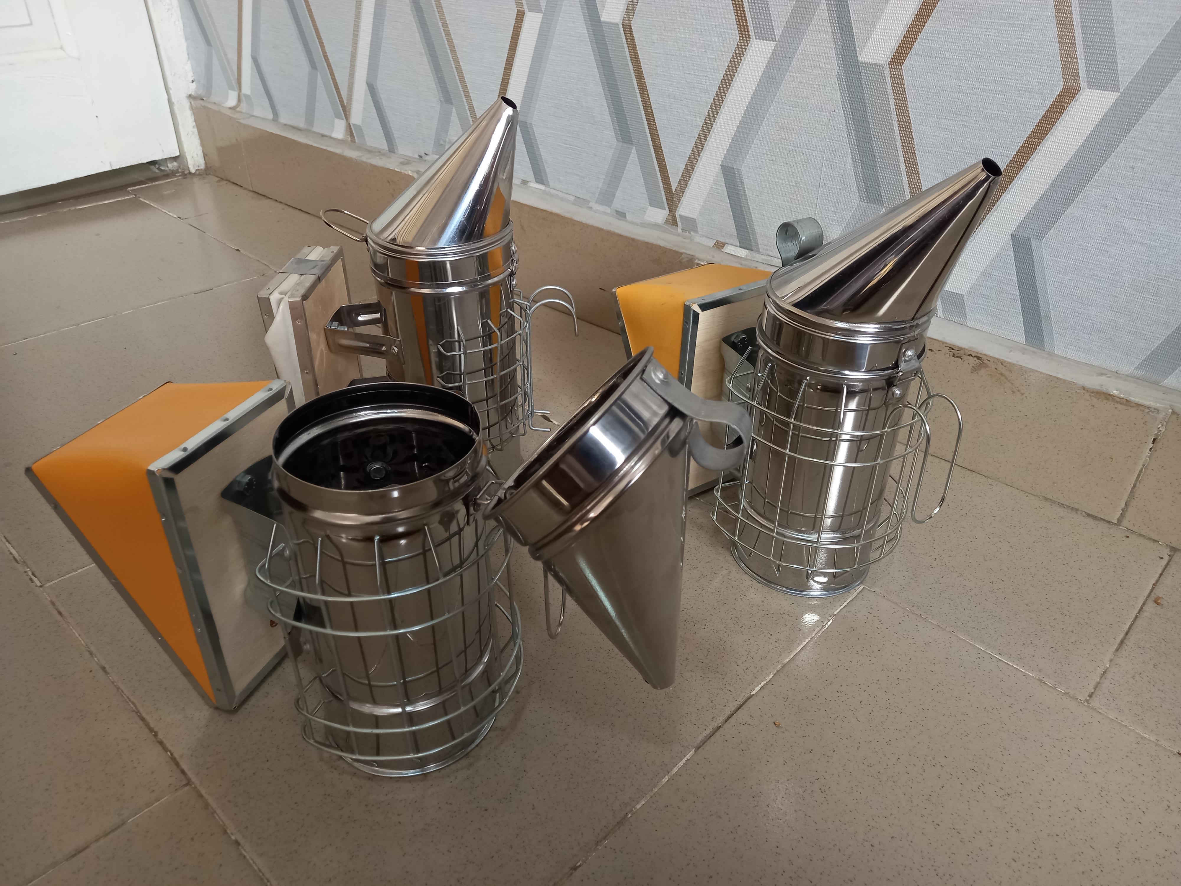 Mesh-shielded chrome smoker for beekeeping image