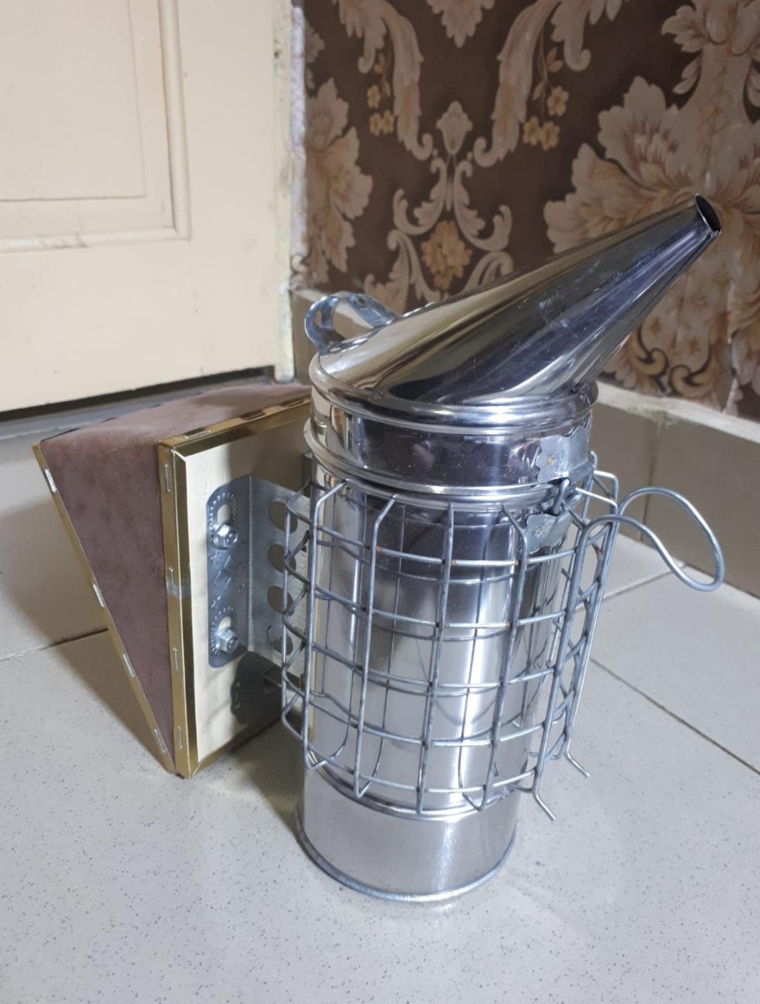 Removeable bucket super Mesh-shielded smoker