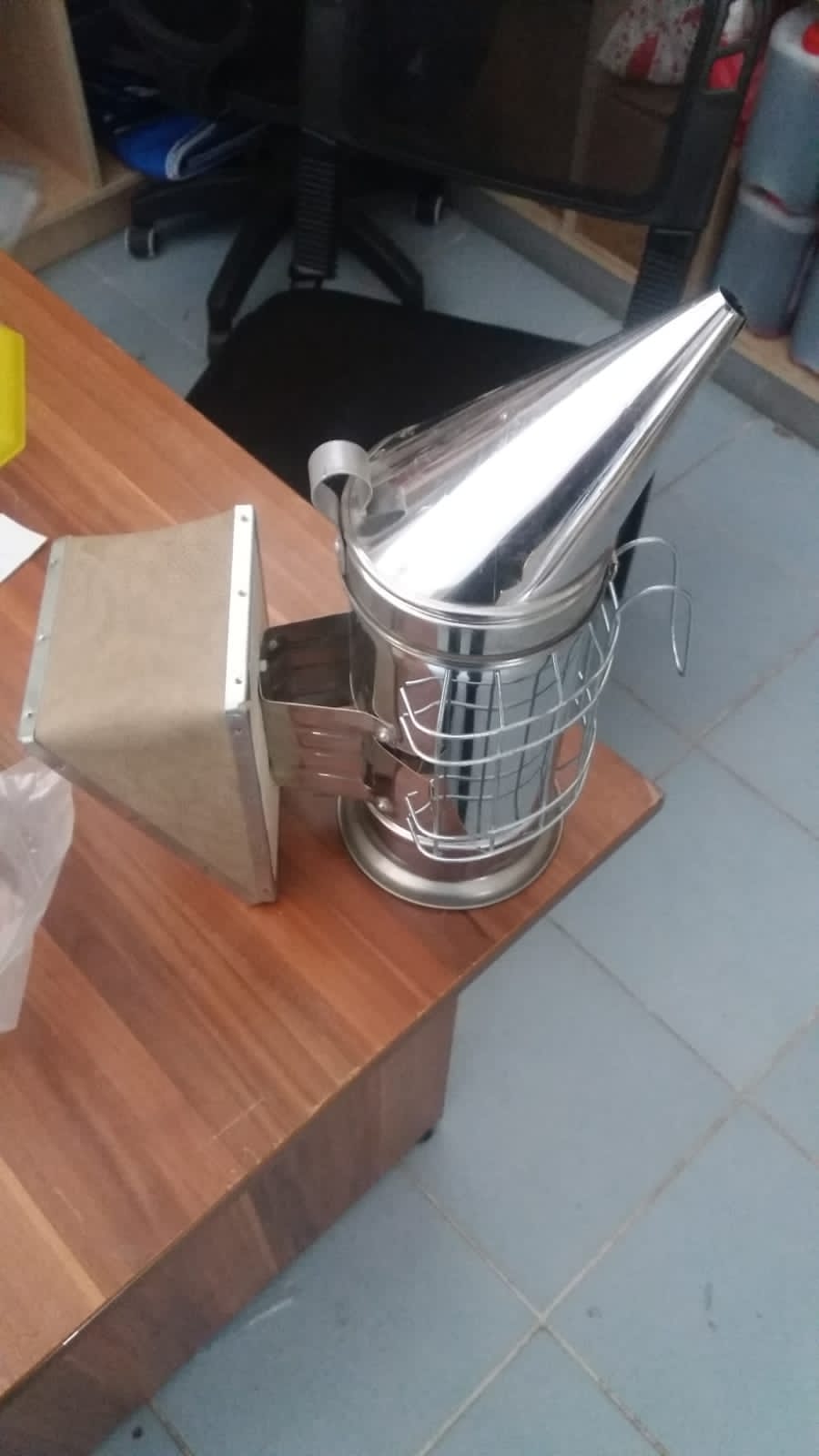 Removeable bucket super Mesh-shielded smoker image